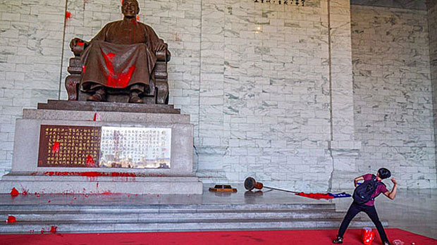 Taiwan plans to remove 760 statues of Chiang Kai-Shek because he was le&nbsp;fascist
